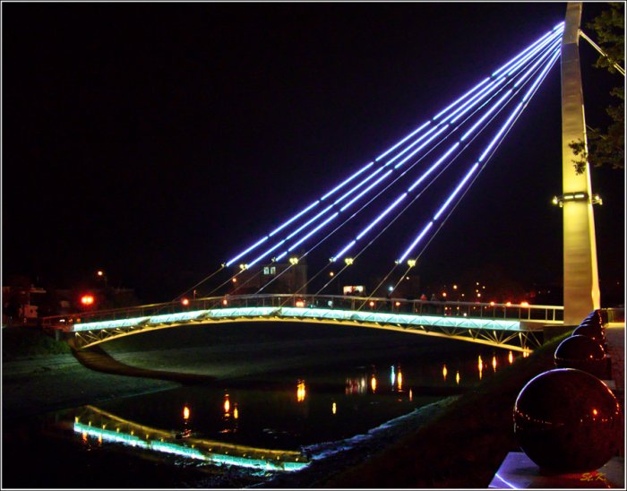 Новый подвесной мост на Лопанской стрелке