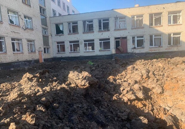 Ночью рашисты нанесли ракетный удар по жилому сектору и учебному заведению в Харькове