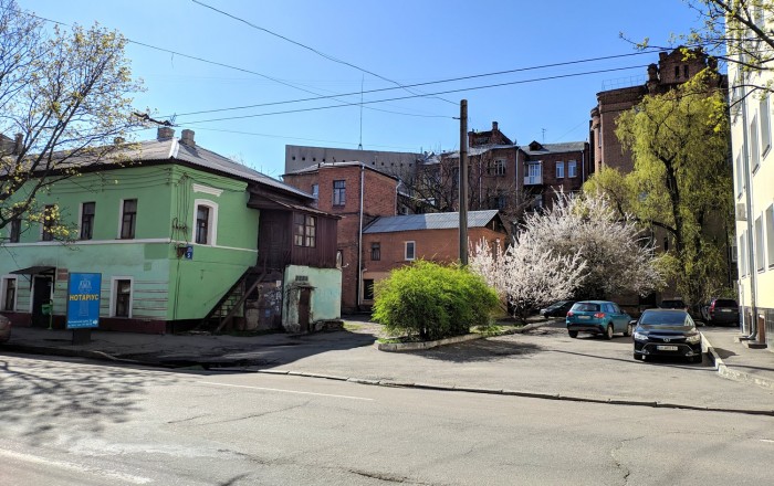Улица Благовещенская в районе дома 5, фото весной