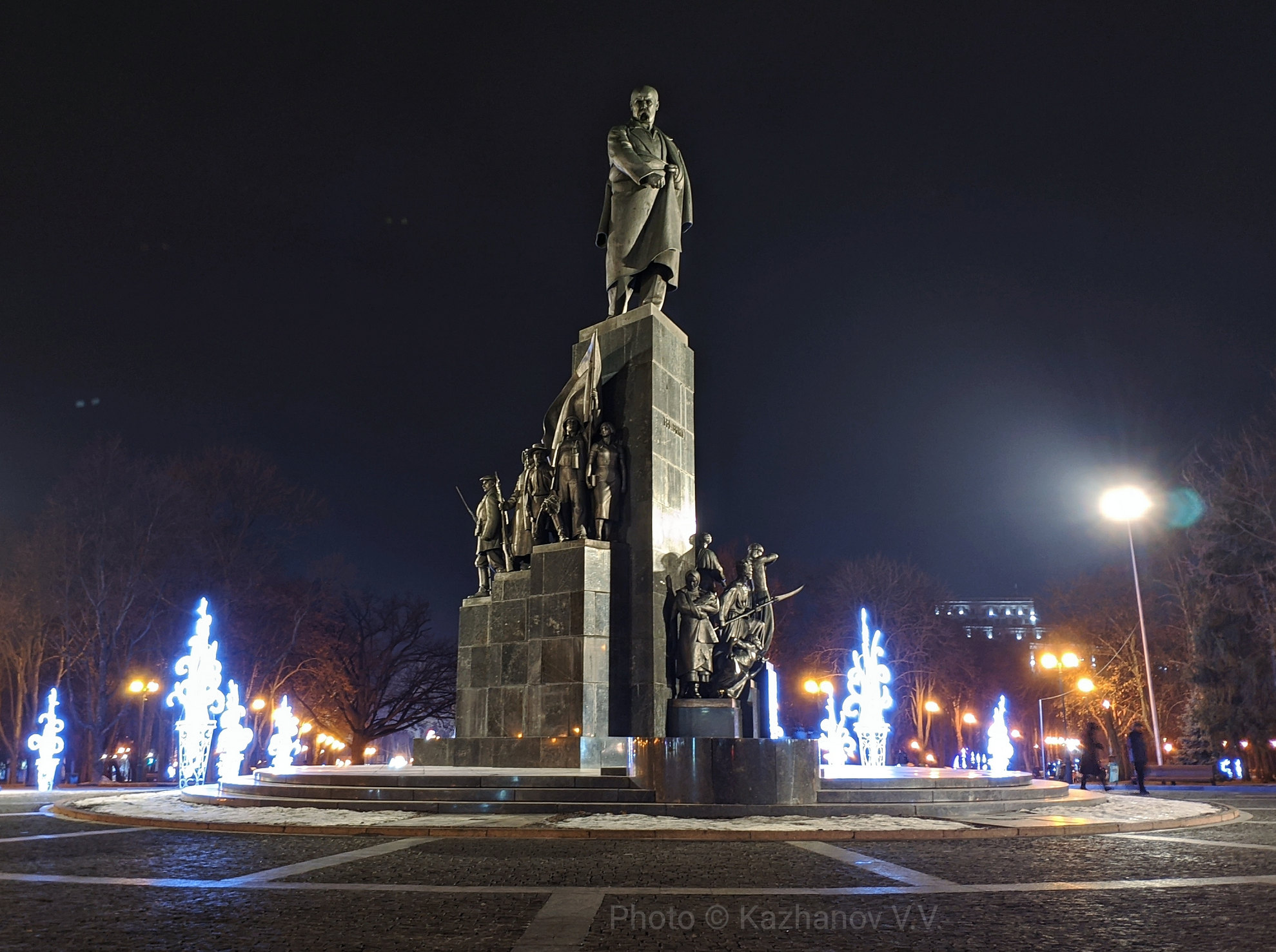Памятник Тарасу Шевченко в городе Харькове. Фото 2021 г. Вечерний Харьков