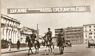 Освободители на пл. Тевелева. Август 1943