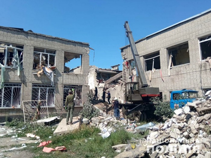 В Слободском районе Харькова частично разрушено здание школы. Фото и видео доказательства