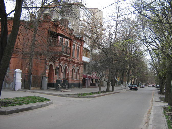 Улица Багалея (ранее Фрунзе), слева - Дом 9