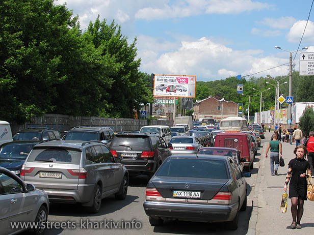 Автомобильные пробки на улице Клочковской в Харькове