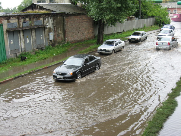 Потоп на улицах Харькова после дождей, ул.Грековская