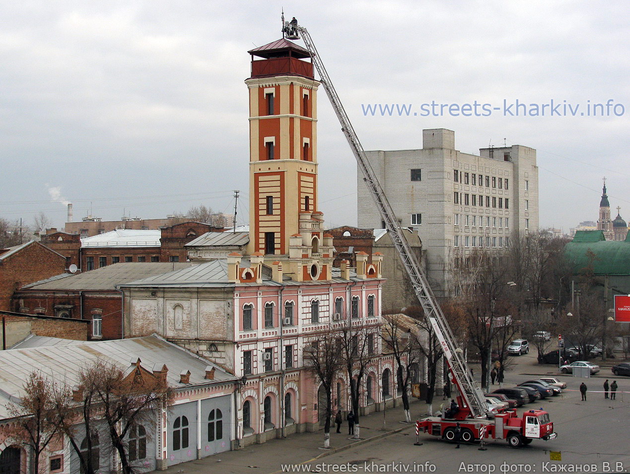 Установка флюгера на пожарной части в Харькове, 25 ноября 2011 г.