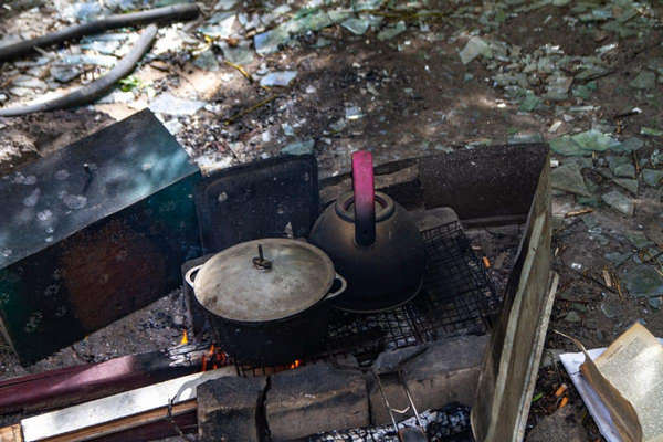 Харьков, люди готовят еду на улице