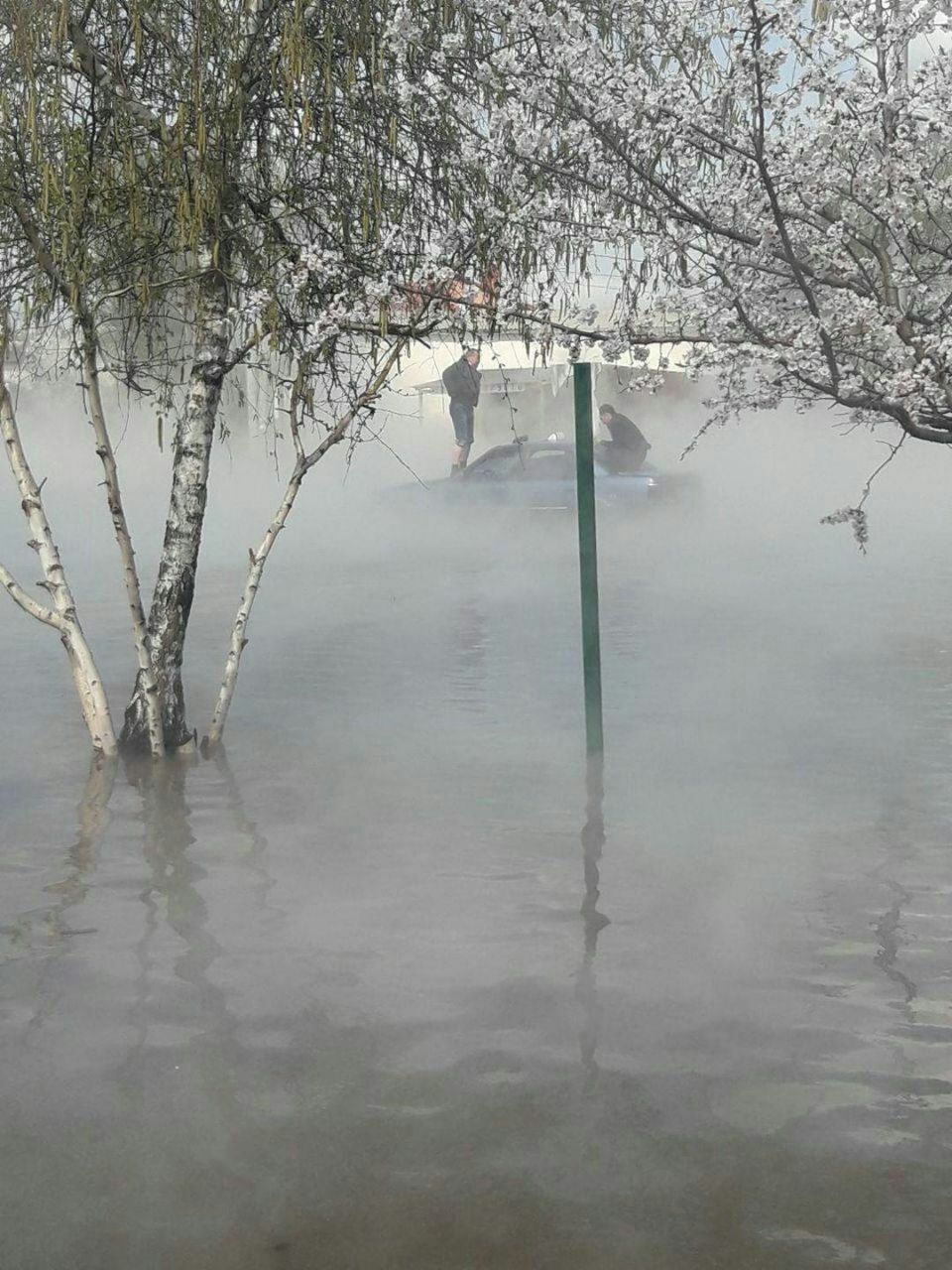 В Харькове прорыт трубы, затопило улицу