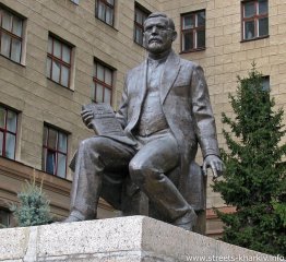 Памятник Дмитрию Багалею на пл. Свободы