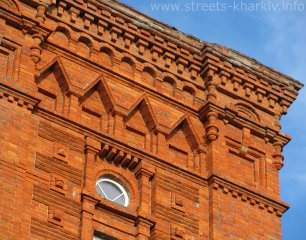 Фрагмент фасада здания Харьковского исторического музея