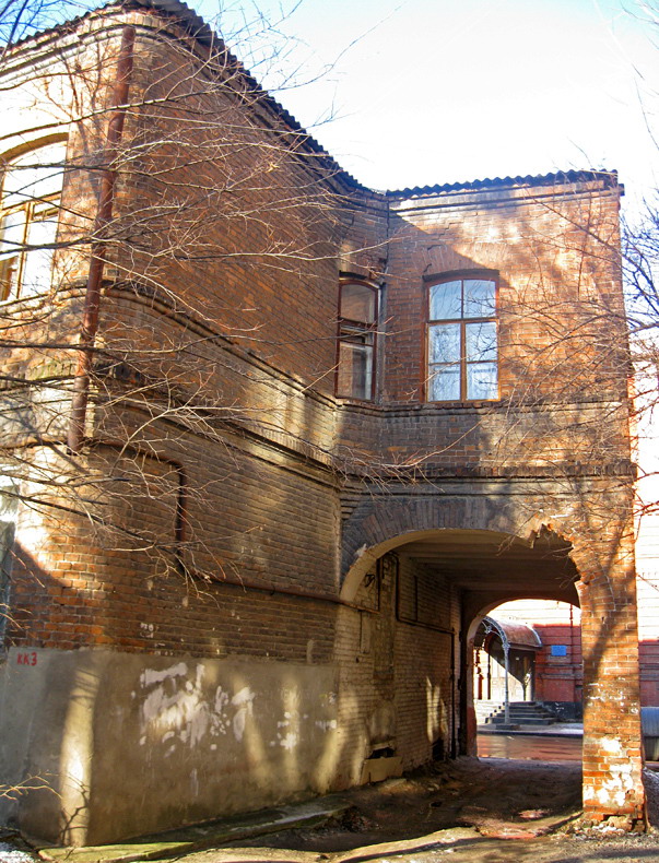 Вид со двора дома 3, ул. Большая Гончаровская
