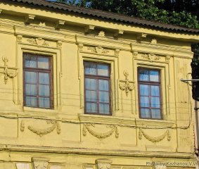Фрагмент фасада дома 18 по ул. Клочковской