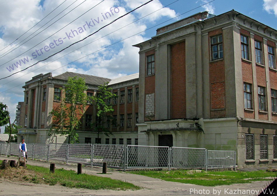 Школа №130 на ул. Светлановской