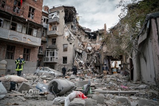 Разрушенные жилые дома в Харькове после обстрела российской армией