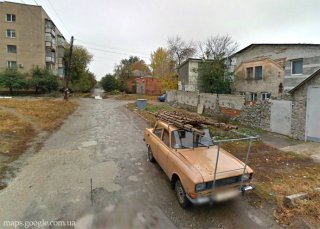 Автомобиль Москвич на ул. Армейской