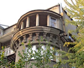Часть фасада дома №5 по ул. Гаршина