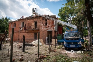 В Харькове устраняют последствия ракетных ударов