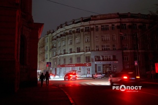 Вечер в центре. Харьков без уличного освещения. 2022 год