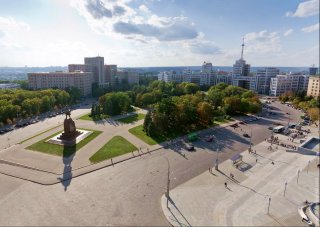 Фото: Площадь Свободы, вид в сторону ХНУ и Госпрома