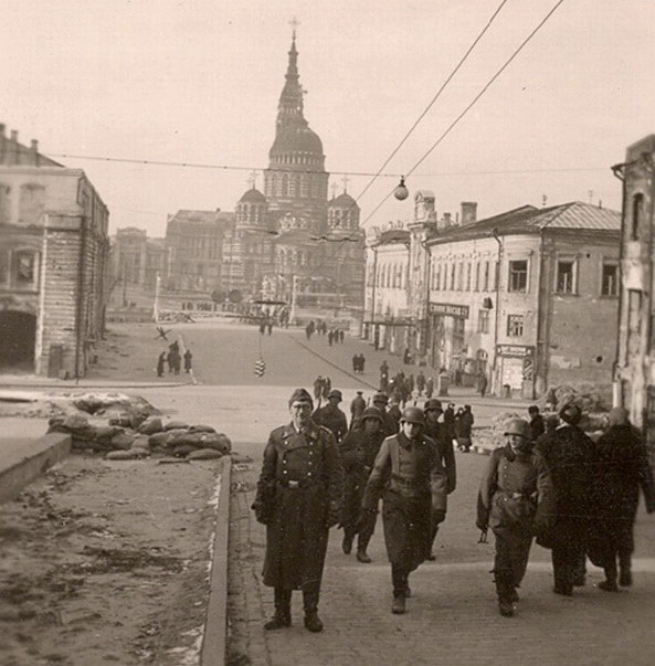 Перекрёсток спуска Халтурина и ул. Клочковской. 1941 г.