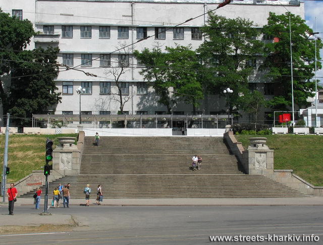 большая лестница на площади пролетарской