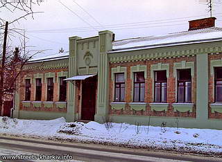 Старый красивый дом на улице Кандаурова