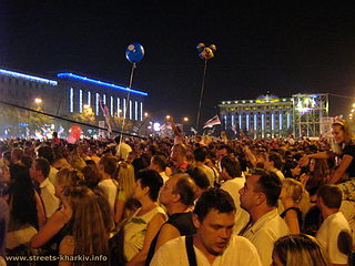 Большое колличество людей на площади в Харькове